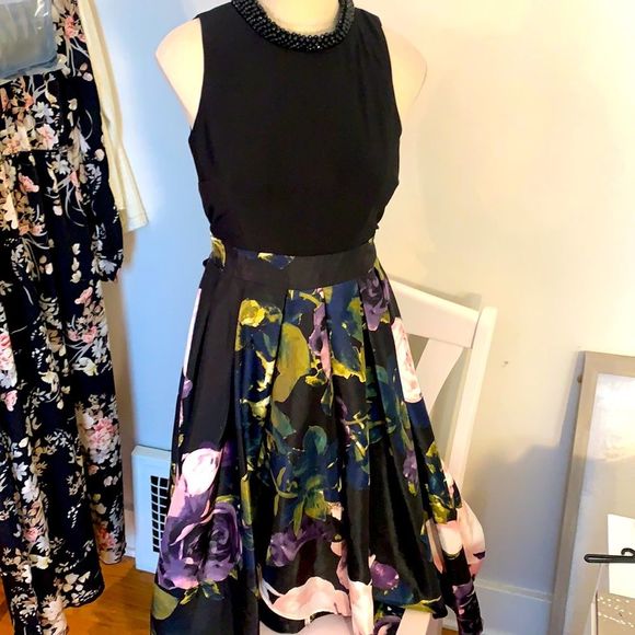 Elegant Floral Size 2 Dress - Picture 1 of 6